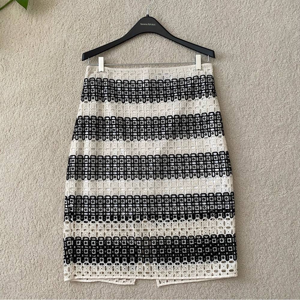 NWT Banana Republic Black & White Lace Lined Skirt Size 14
